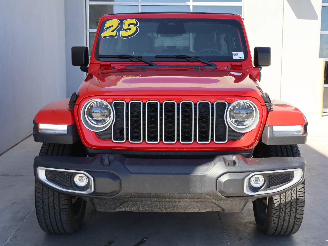Used 2025 Jeep Wrangler Unlimited Sahara w/ Safety Group AWD/4WD image 5