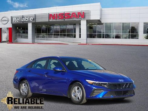 Used 2024 Hyundai Elantra SE image 1