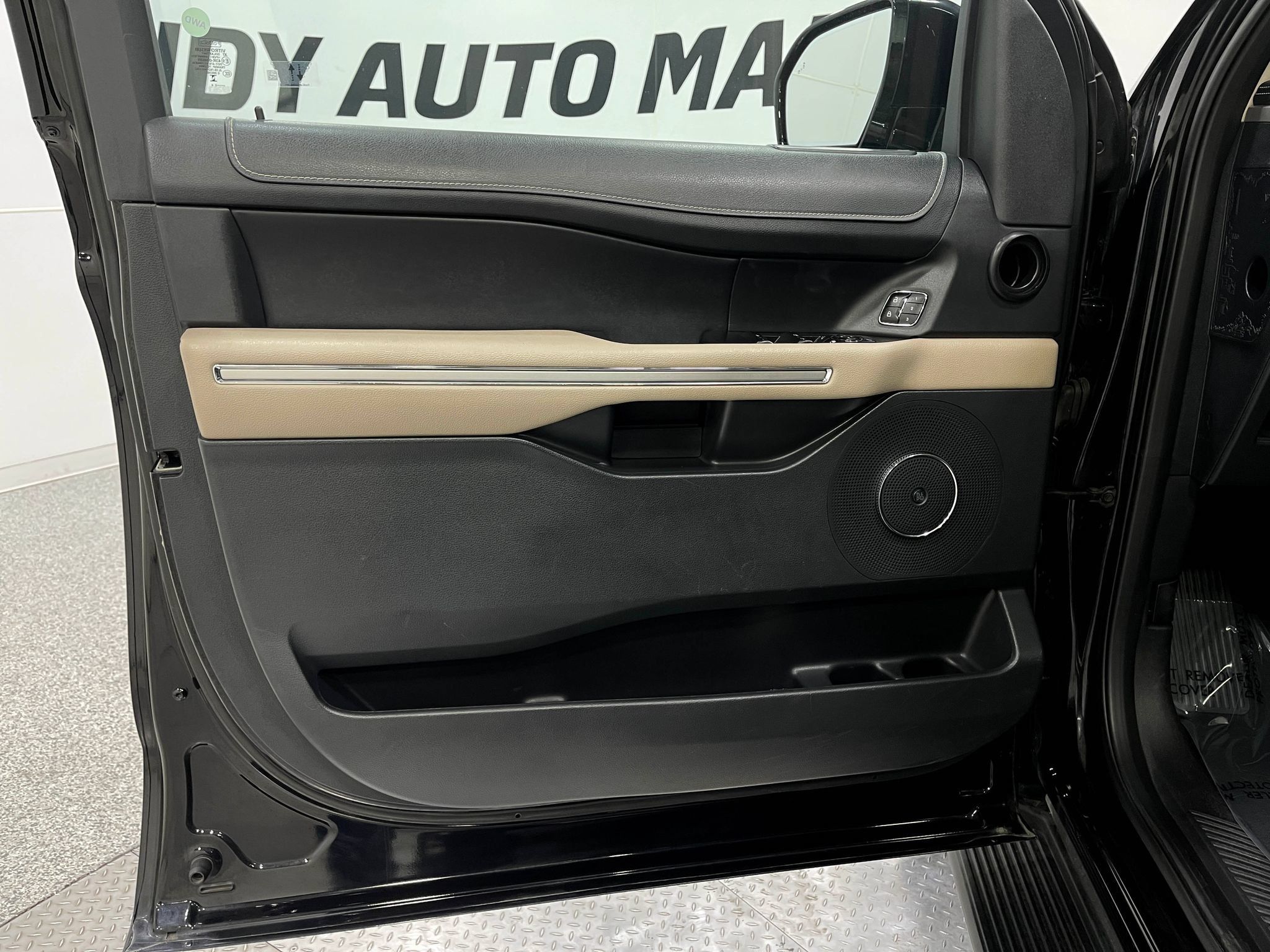 Used 2024 Ford Expedition Limited AWD/4WD image 15