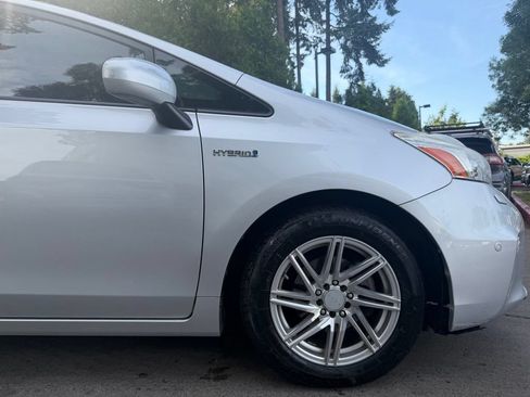Used 2013 Toyota Prius V Five FWD image 3