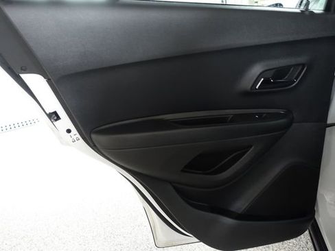 Used 2022 Chevrolet Trax LT w/ Premium Seat Package image 18