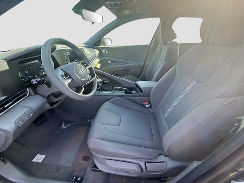 New 2026 Hyundai Elantra SE FWD image 14