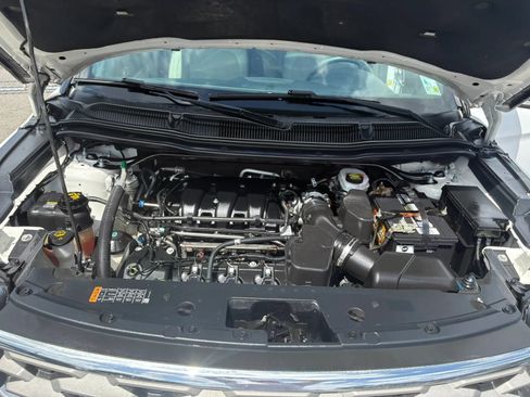 Used 2018 Ford Explorer XLT w/ Equipment Group 201A FWD image 17