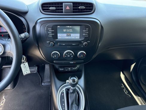 Used 2019 Kia Soul FWD image 23