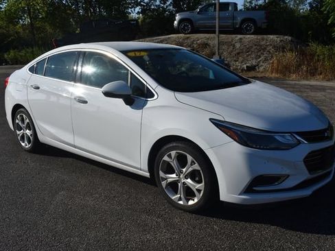 Used 2017 Chevrolet Cruze Premier FWD image 10