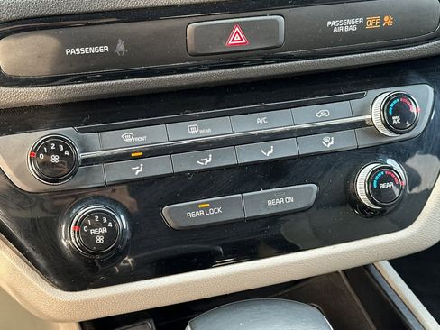 Used 2021 Kia Sedona EX image 21