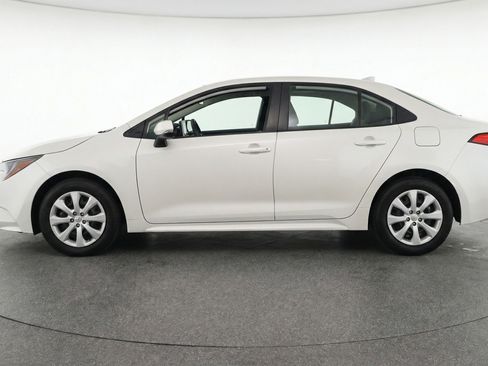 Used 2025 Toyota Corolla LE FWD image 5