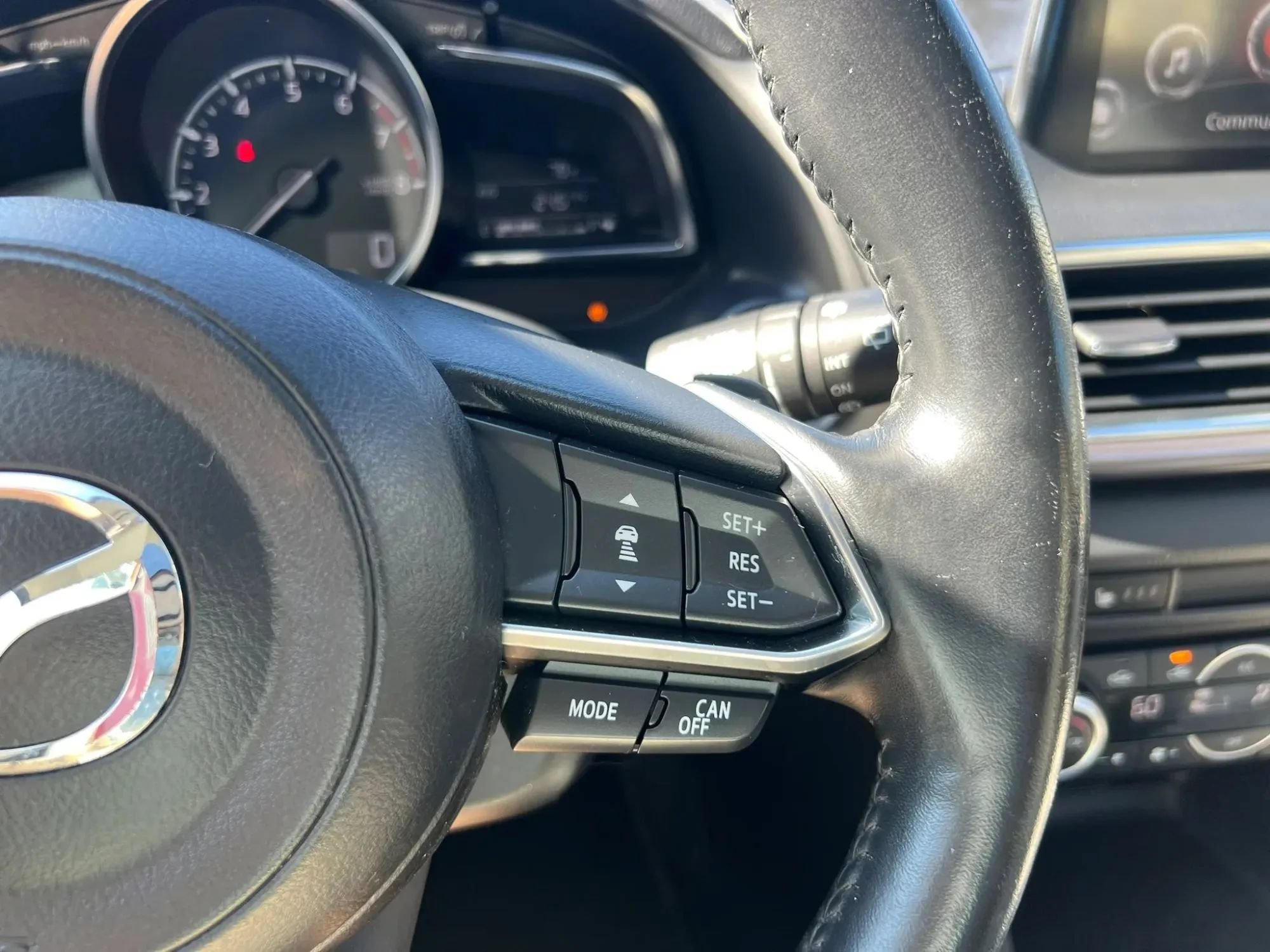 Used 2018 MAZDA MAZDA3 Grand Touring w/ Premium Equipment Package FWD image 21