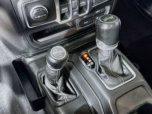 Used 2021 Jeep Wrangler Unlimited Sahara AWD/4WD image 17