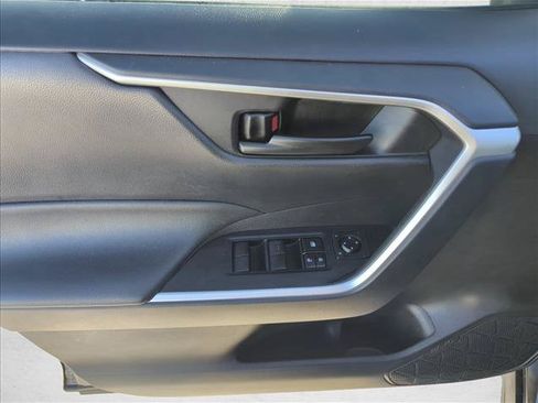 Certified 2021 Toyota RAV4 LE FWD image 10