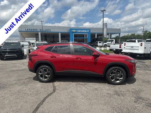 New 2026 Chevrolet Trax LT w/ Driver Confidence Package FWD image 2