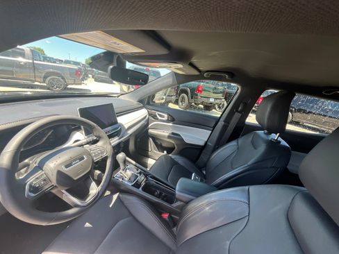 Used 2023 Jeep Compass Limited AWD/4WD image 13