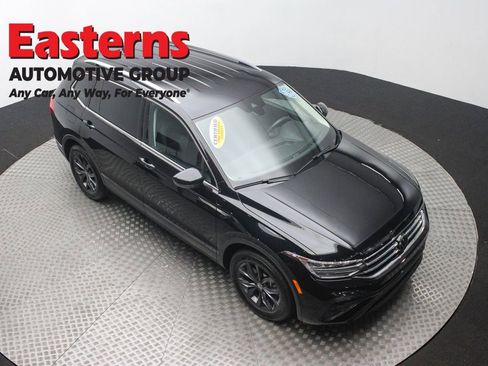 Used 2023 Volkswagen Tiguan SE image 3