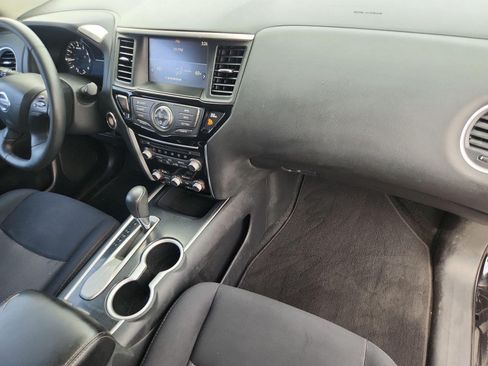 Used 2019 Nissan Pathfinder SV FWD image 2