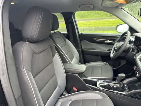 Used 2025 Chevrolet TrailBlazer LT w/ Driver Confidence Package AWD/4WD image 28