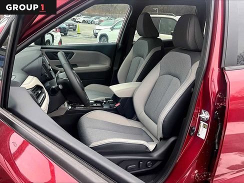 Used 2026 Subaru Forester Premium AWD/4WD image 9