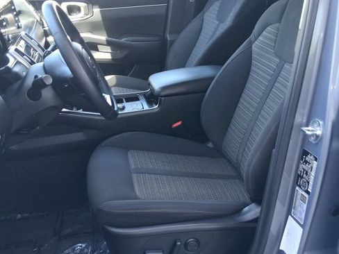 Used 2021 Kia Sorento LX AWD/4WD image 16