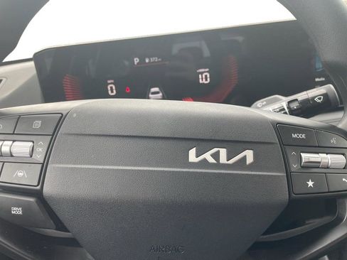 Certified 2025 Kia K4 LXS image 8