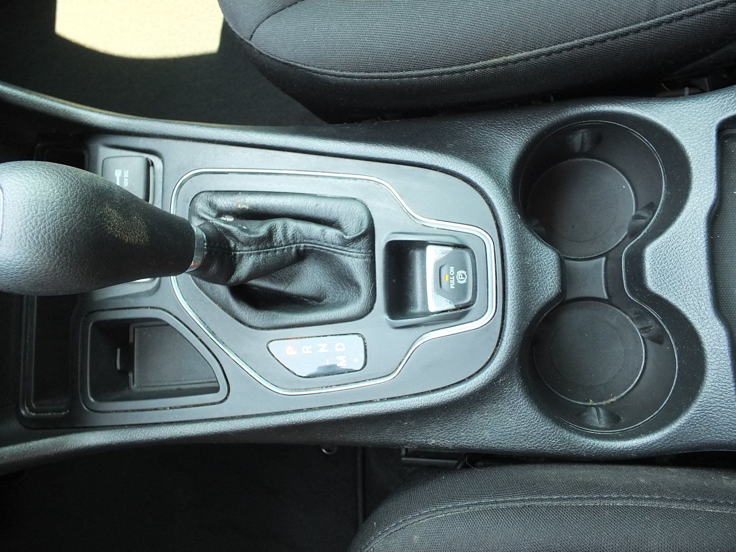 Used 2019 Jeep Cherokee Latitude w/ Popular Appearance Group FWD image 22