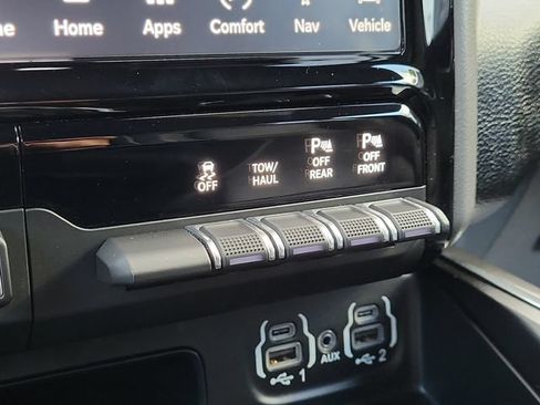 Used 2024 RAM 1500 Laramie AWD/4WD image 30