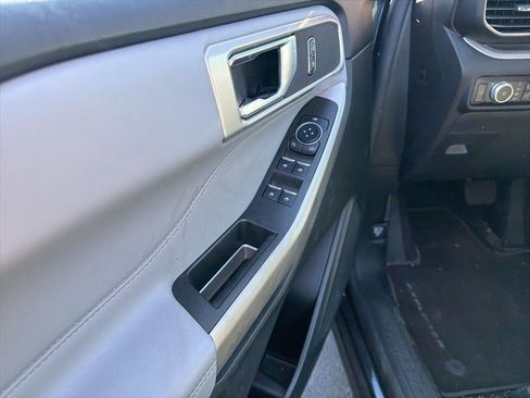 Used 2023 Ford Explorer XLT w/ Equipment Group 202A image 6