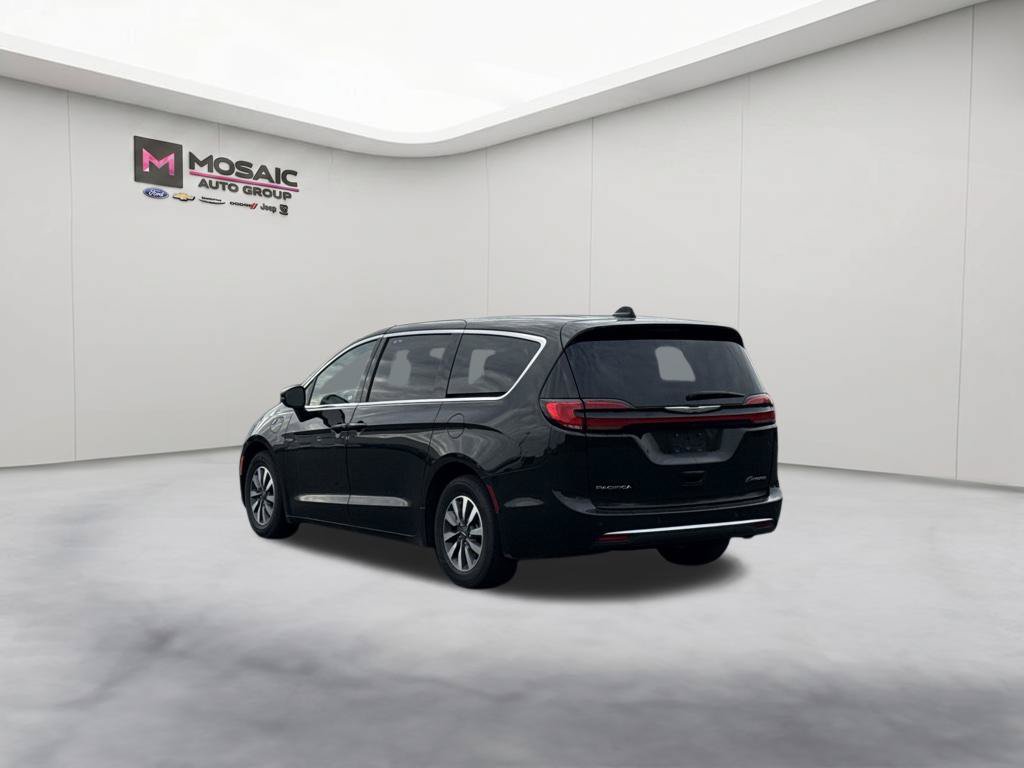 Used 2023 Chrysler Pacifica Touring-L FWD image 7