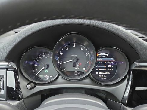 Used 2025 Porsche Macan image 10