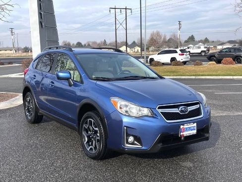 Used 2017 Subaru Crosstrek 2.0i Premium w/ Popular Package #1 AWD/4WD image 2