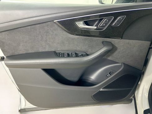 Used 2021 Audi Q8 Prestige w/ Prestige Package AWD/4WD image 17