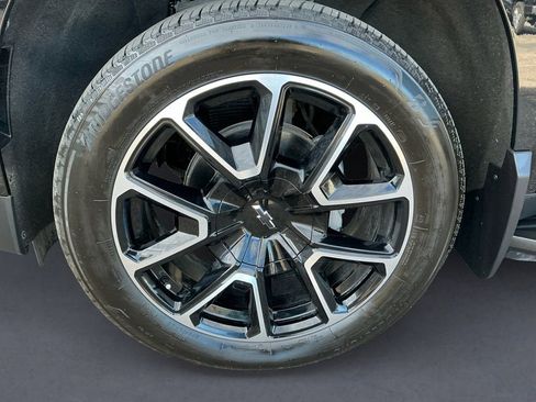 Used 2025 Chevrolet Suburban RST w/ RST Capability Package image 9