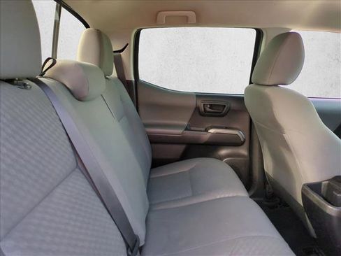 Used 2022 Toyota Tacoma SR5 RWD image 18