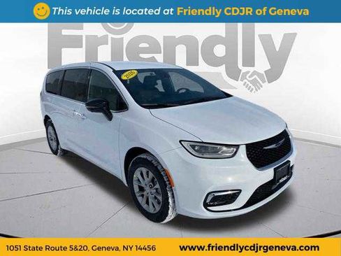 New 2026 Chrysler Pacifica Select image 3