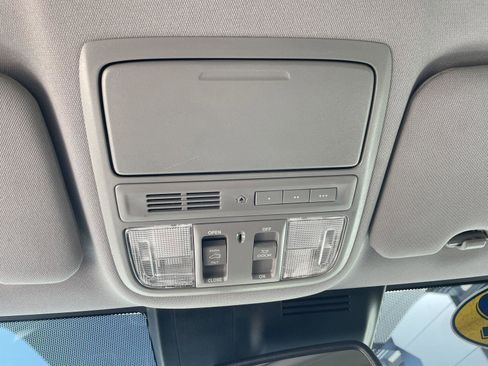 Used 2022 Honda CR-V Touring image 5