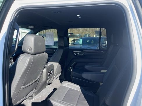 Used 2022 Chevrolet Suburban LT image 7