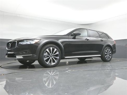 Used 2024 Volvo V90 B6 Cross Country Plus image 40