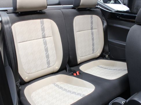 Used 2018 Volkswagen Beetle 2.0T S image 41