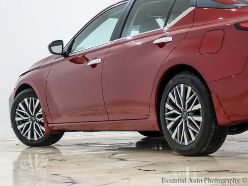 Used 2023 Nissan Altima 2.5 SV FWD image 11