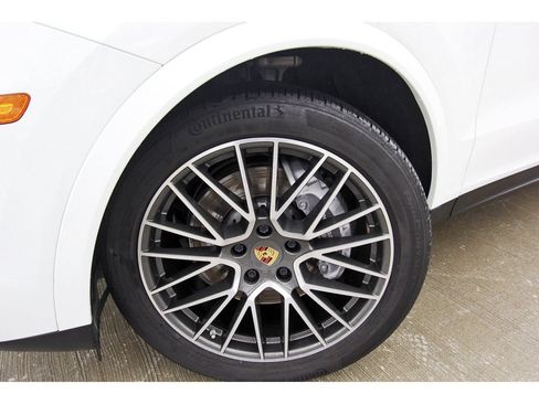 Used 2021 Porsche Cayenne AWD/4WD image 30