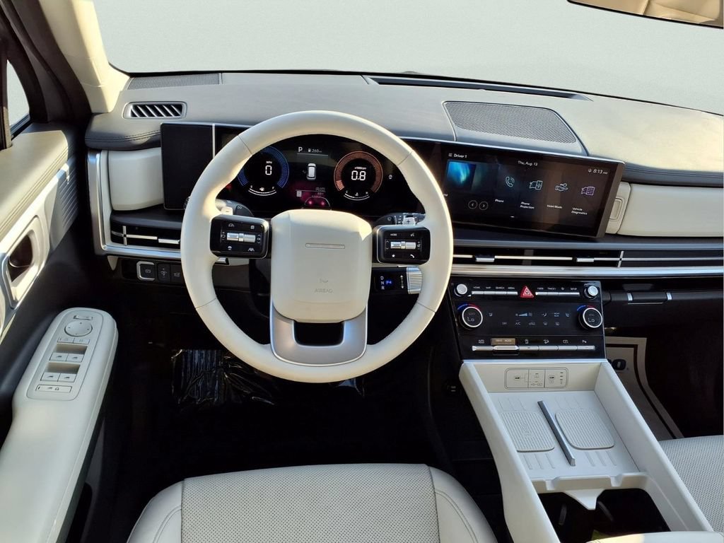 Used 2025 Hyundai Santa Fe SEL FWD image 9