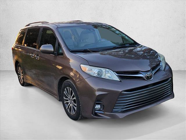 Used 2019 Toyota Sienna XLE FWD image 3