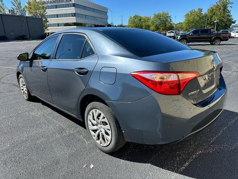 Used 2019 Toyota Corolla XLE image 3