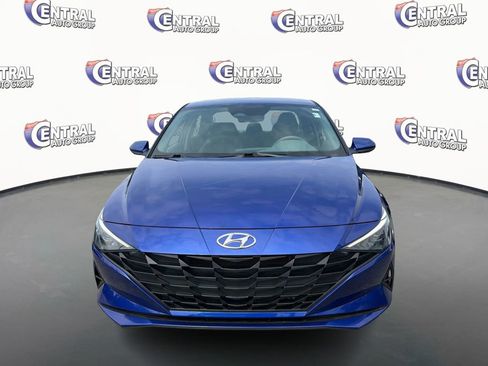 Used 2022 Hyundai Elantra Blue image 2