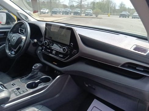 Used 2023 Toyota Highlander Limited image 36