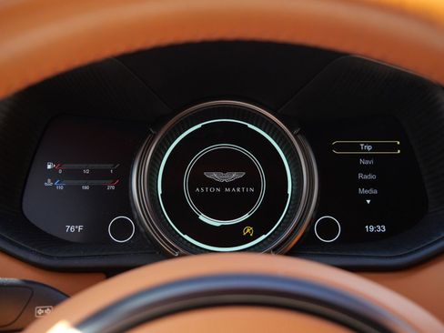 Used 2023 Aston Martin DB11 Volante RWD image 6