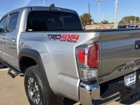 Used 2022 Toyota Tacoma TRD Off-Road image 3