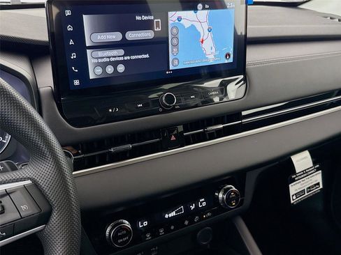 New 2026 Mitsubishi Outlander ES image 7