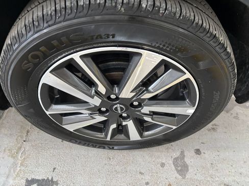 Used 2025 Nissan Versa SV FWD image 29