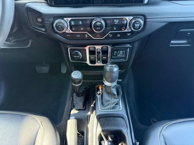 Used 2024 Jeep Wrangler Unlimited Sahara w/ Technology Group AWD/4WD image 16