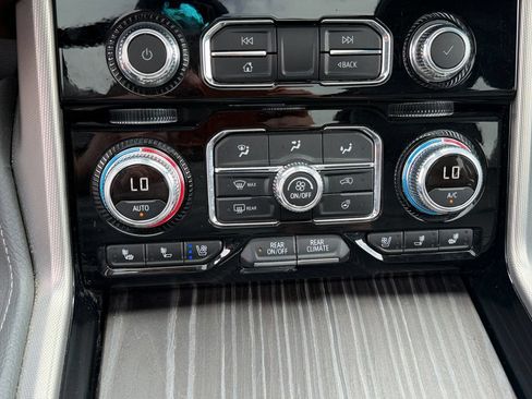 Used 2024 GMC Yukon Denali w/ Denali Reserve Package AWD/4WD image 24