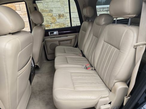 Used 2005 Lincoln Navigator Luxury image 7